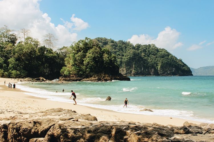 Pantai Teluk Hijau